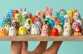 Gesprenkelte, geknisterte und Kintsugi-Platten aus Keramikumhang Lisa Agnetuns winzige temperamentvolle Geister – kolossal