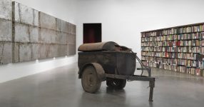 Eine wegweisende Retrospektive und ein Buch Tauchen Sie ein in zwei Jahrzehnte der Karriere des Künstlers Theaster Gates – Colossal